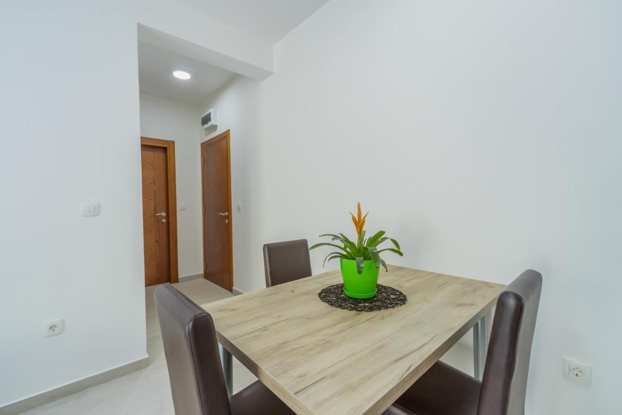 Grejm Lux Family Apartments Petrovac Exterior photo